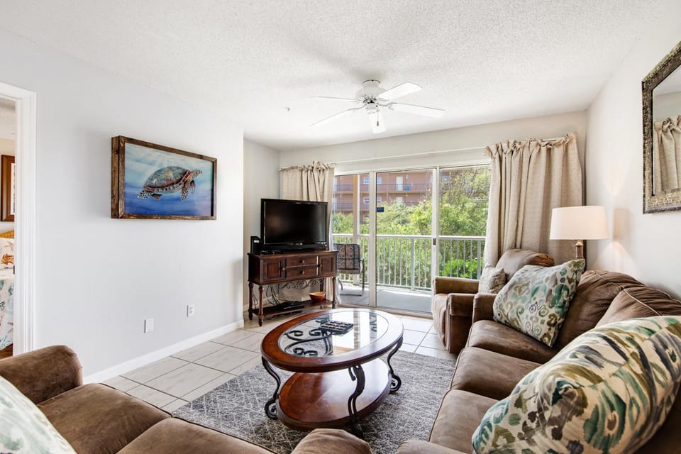 Beautiful condo with easy beach access pool tennis courtyard view & W&D House in Miramar Beach