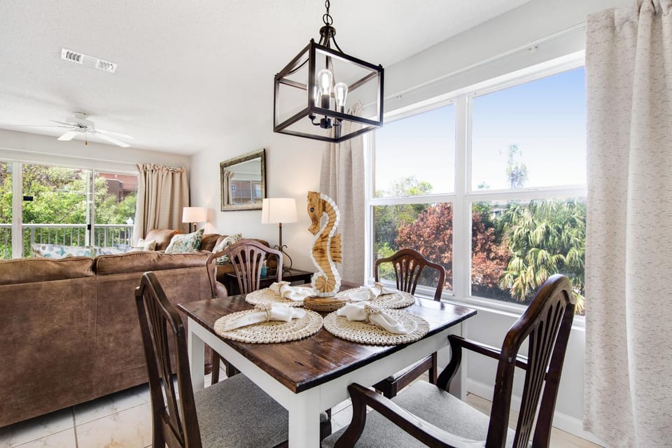 Beautiful condo with easy beach access pool tennis courtyard view & W&D House in Miramar Beach