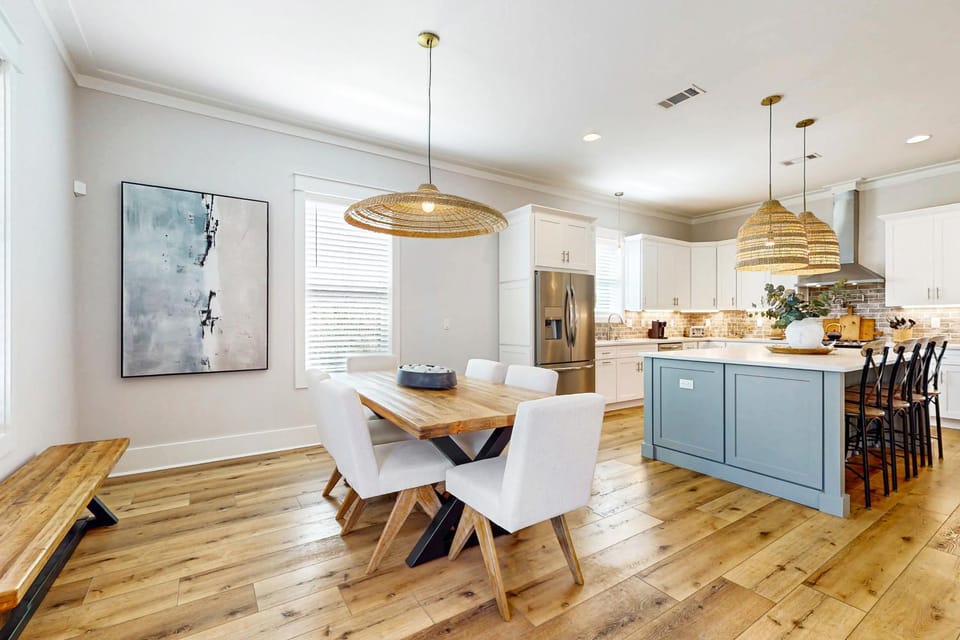 Gorgeous coastal home with shared pools golf cart and beach access House in Miramar Beach