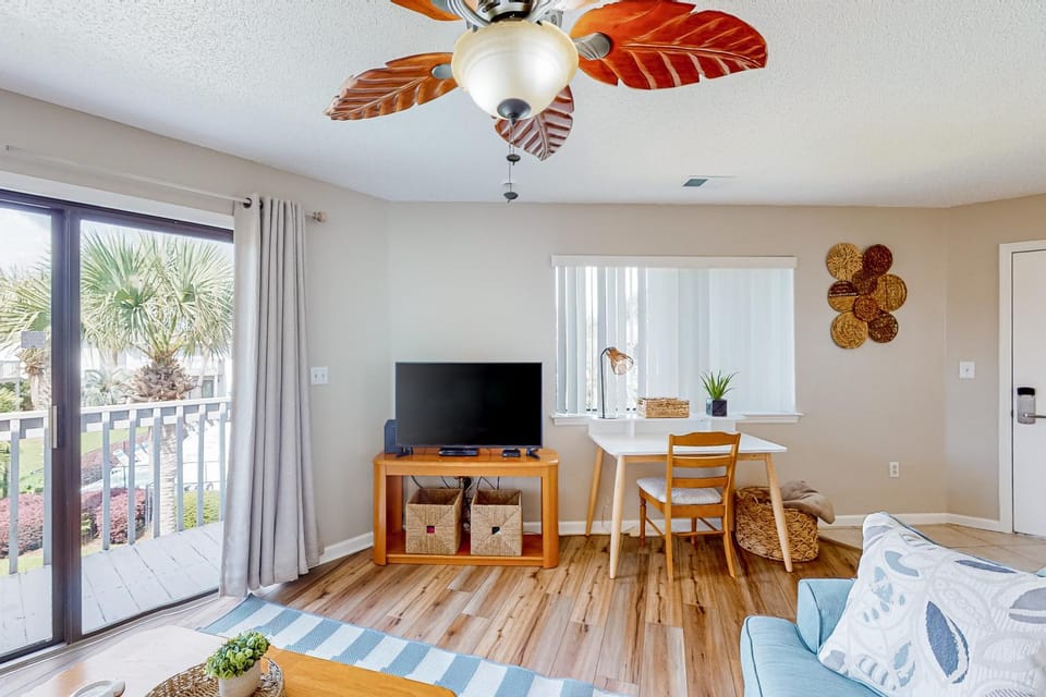 Miramar Beach condo with heated pool on-site private balcony washer&dryer AC House in Miramar Beach