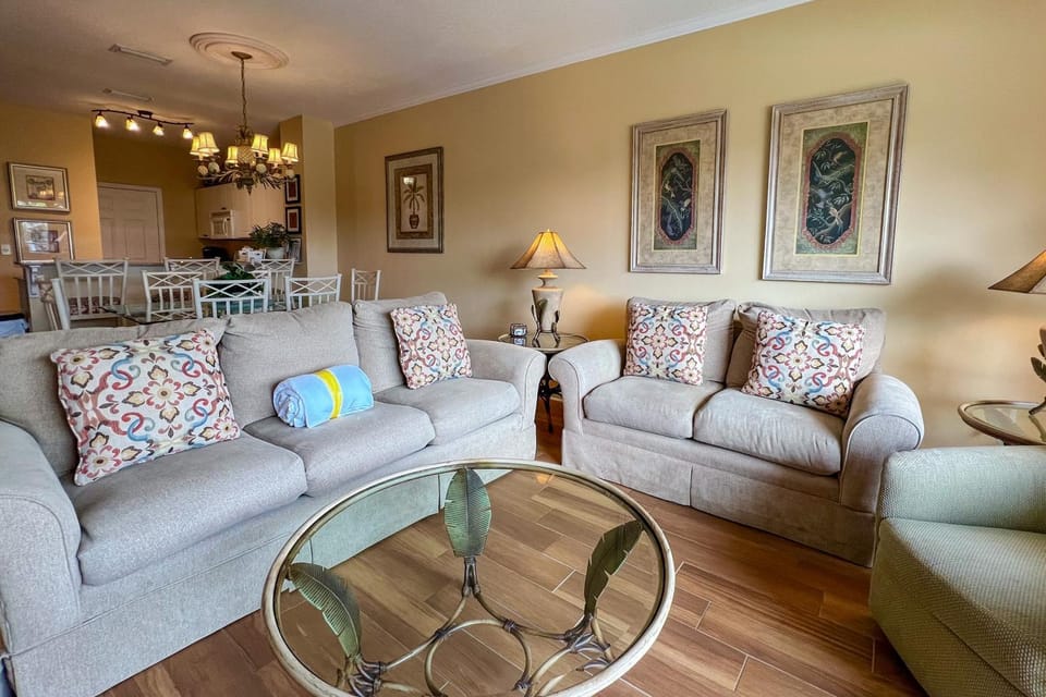 Dog-friendly condo with pool hot tub private balcony AC & washer&dryer House in Miramar Beach