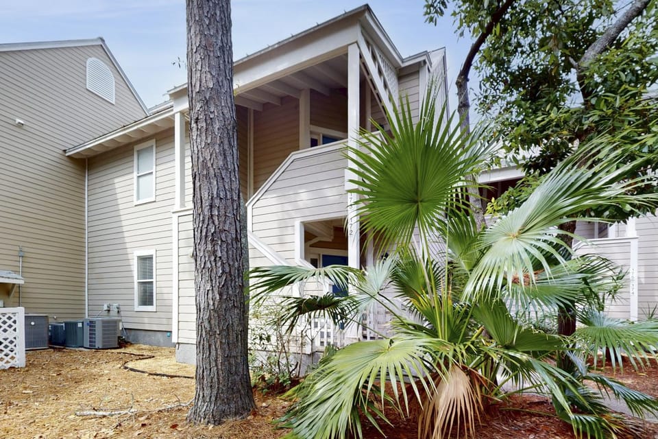 Modern Resort Home with Shared Hot Tub Pool Free WiFi and Beach Access House in Miramar Beach