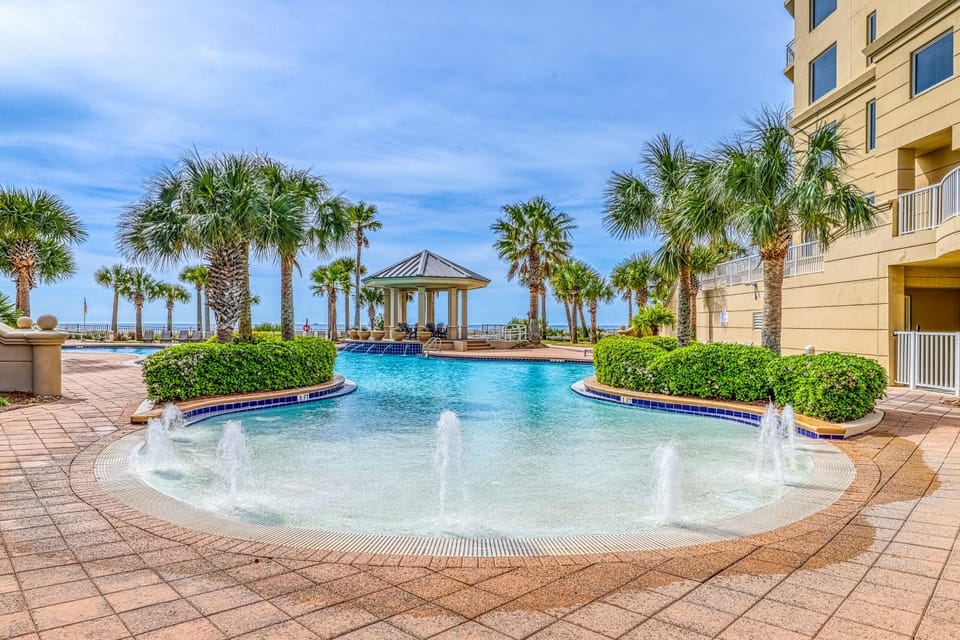 Gulf-front condo with views pools a hot tub and tennis House in Perdido Key