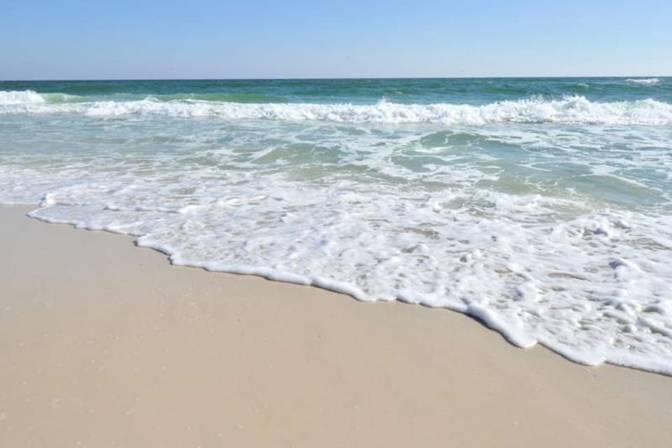 Beautiful Gulf-front townhome with three water-view decks - near entertainment House in Perdido Key