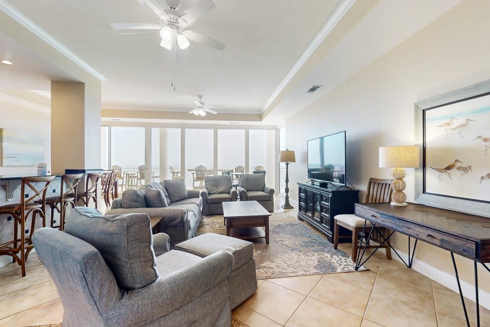 Beautiful Gulf-front townhome with three water-view decks - near entertainment House in Perdido Key