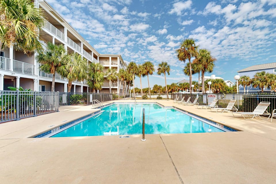 Sunny condo with pool hot tub pool views balcony & AC House in Perdido Key