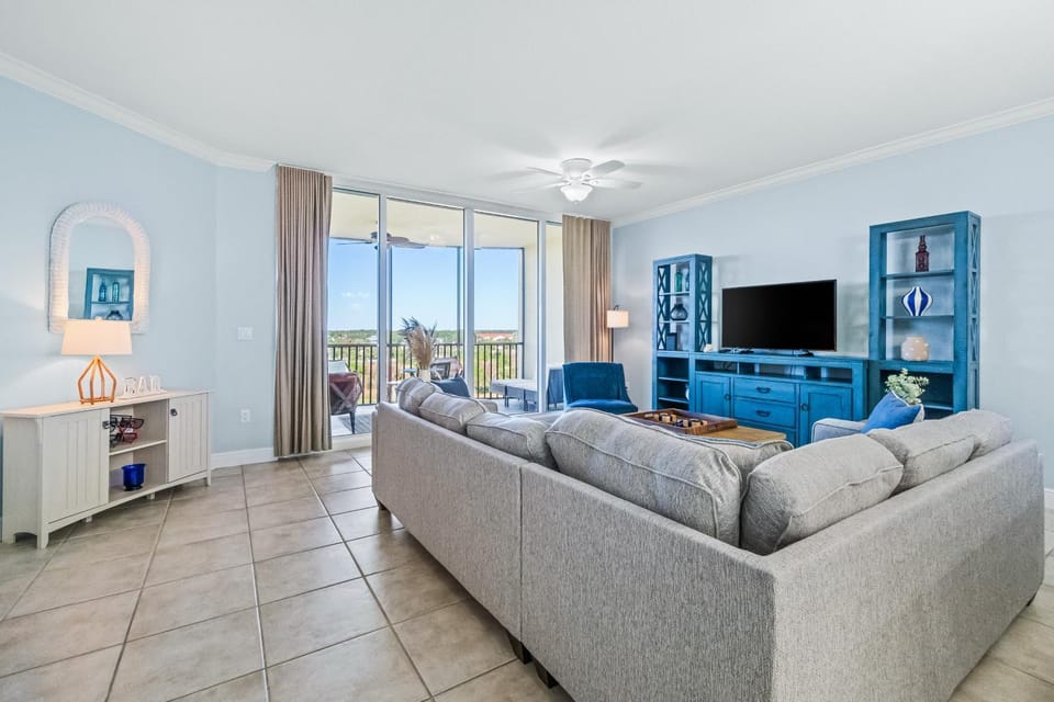 Golf getaway near the beach with shared pool balcony & WiFi - gorgeous view House in Perdido Key