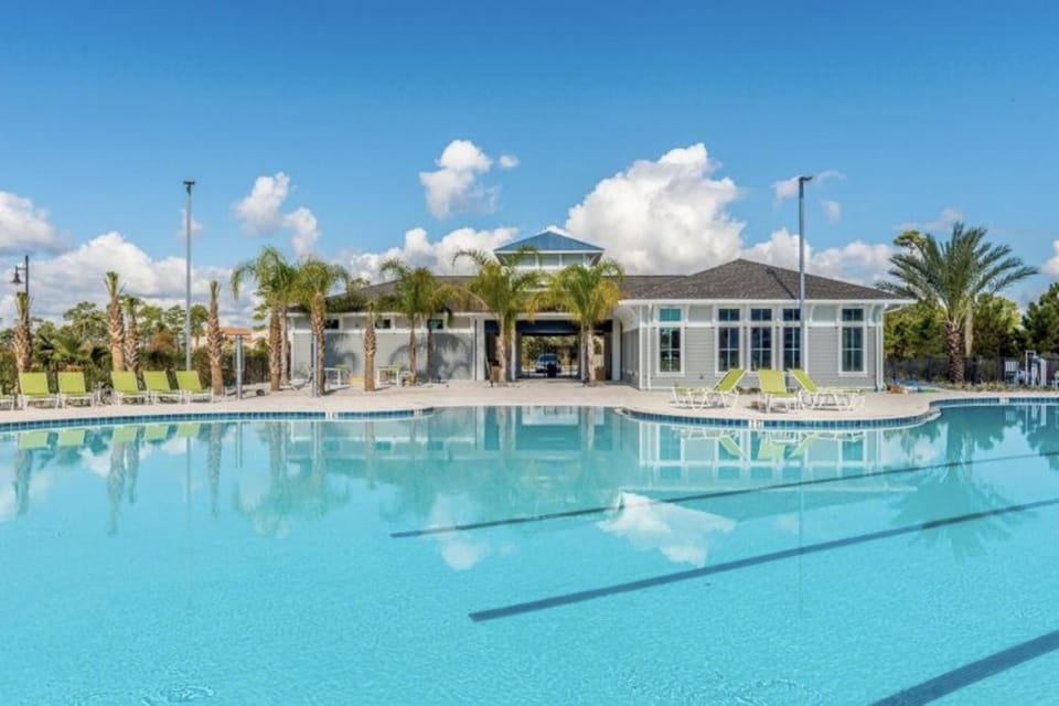 Pretty townhome with pools & hot tub - less than half-mile to beach Villa in Perdido Key