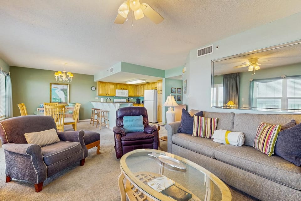 Beautiful beachfront condo with shared pool & beach access House in Okaloosa Island