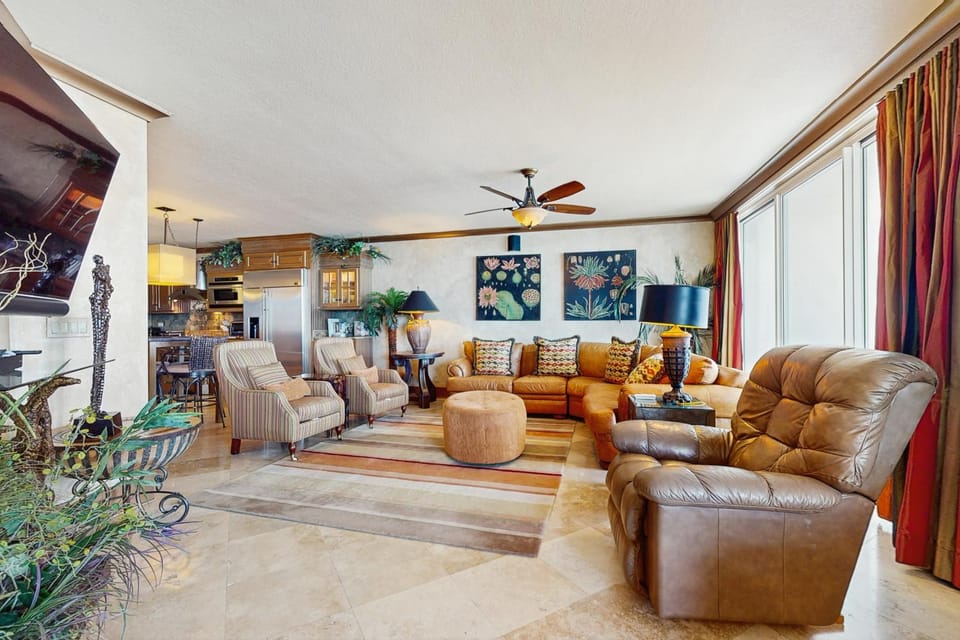 Spacious multi unit condo with two kitchens shared pool & beach access House in Ono Island