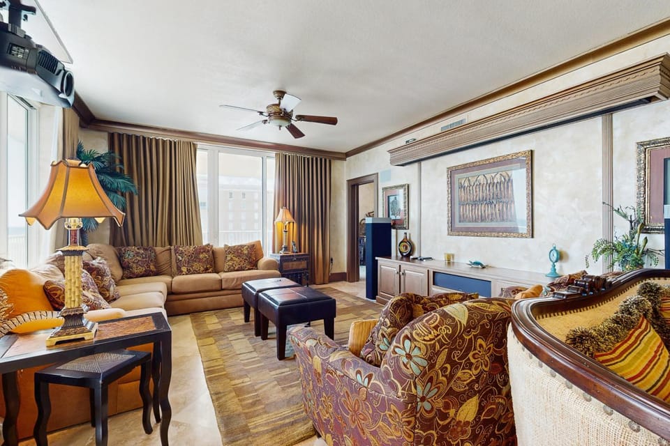 Spacious multi unit condo with two kitchens shared pool & beach access House in Ono Island