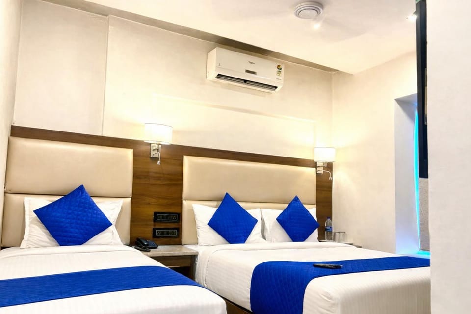 Bed, Photo of the whole room, Bedroom, air conditioner