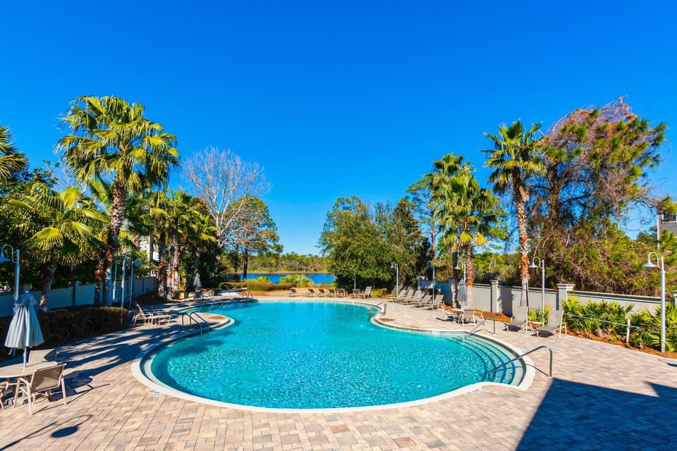 Home with pool & dock access - blocks to beach Powell Lake & state park House in Inlet Beach