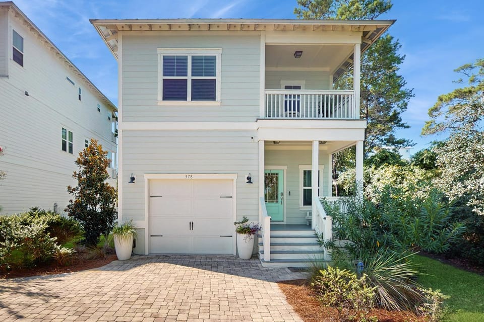 Home with pool & dock access - blocks to beach Powell Lake & state park House in Inlet Beach