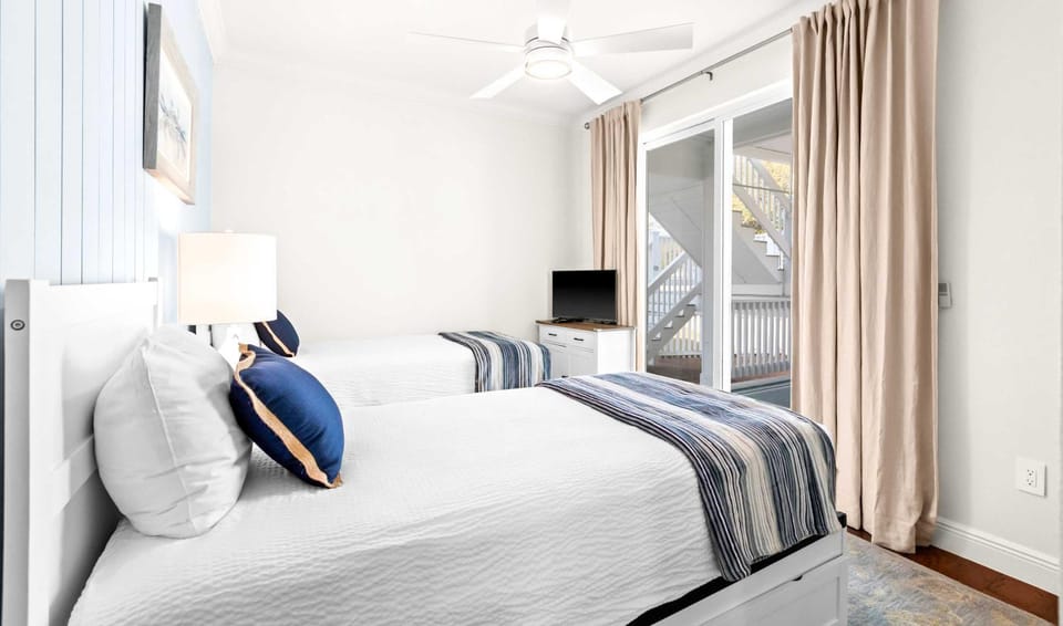 Spacious New-Build with Home Office 2 Decks Shared Pool Park Dock & Free WiFi House in Inlet Beach