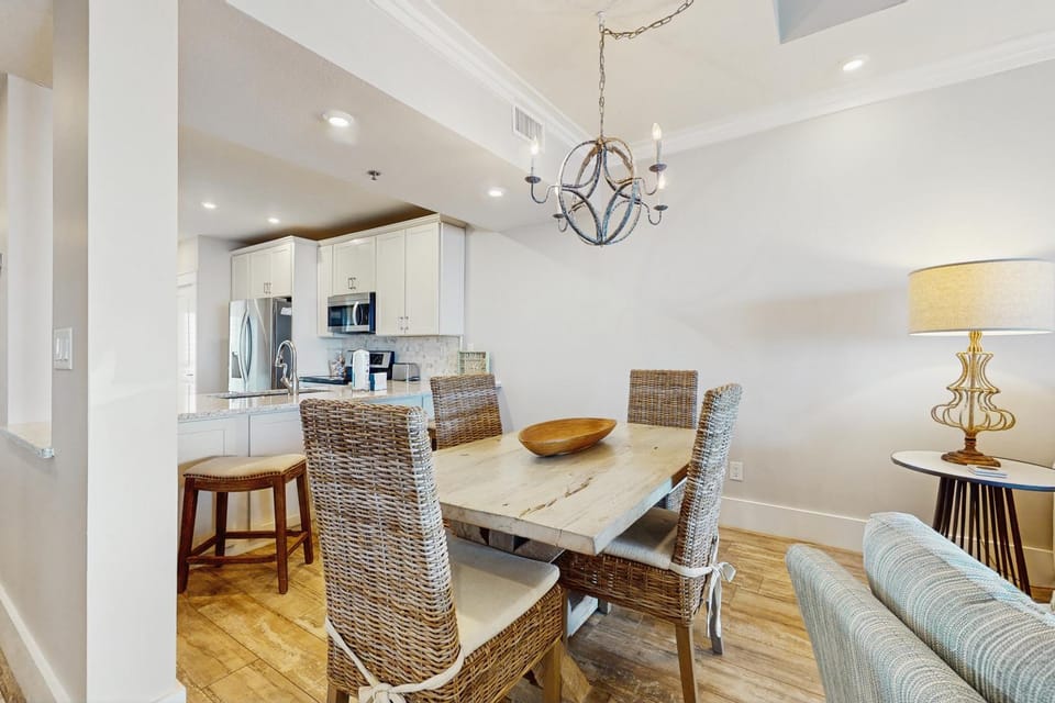 Oceanfront resort condo with balcony lagoon pool hot tub Gulf view & pickleball House in Rosemary Beach