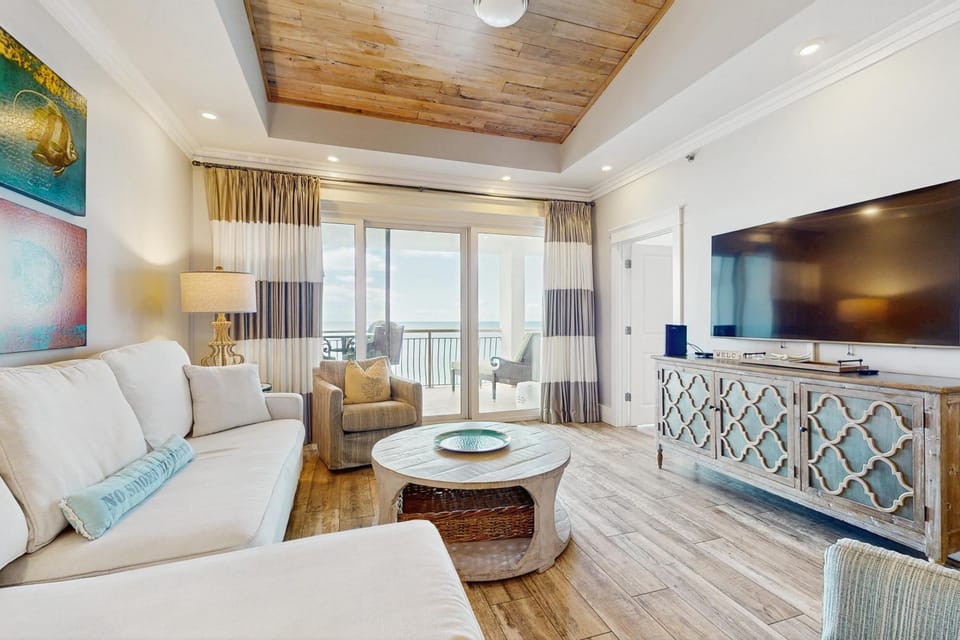 Oceanfront resort condo with balcony lagoon pool hot tub Gulf view & pickleball House in Rosemary Beach