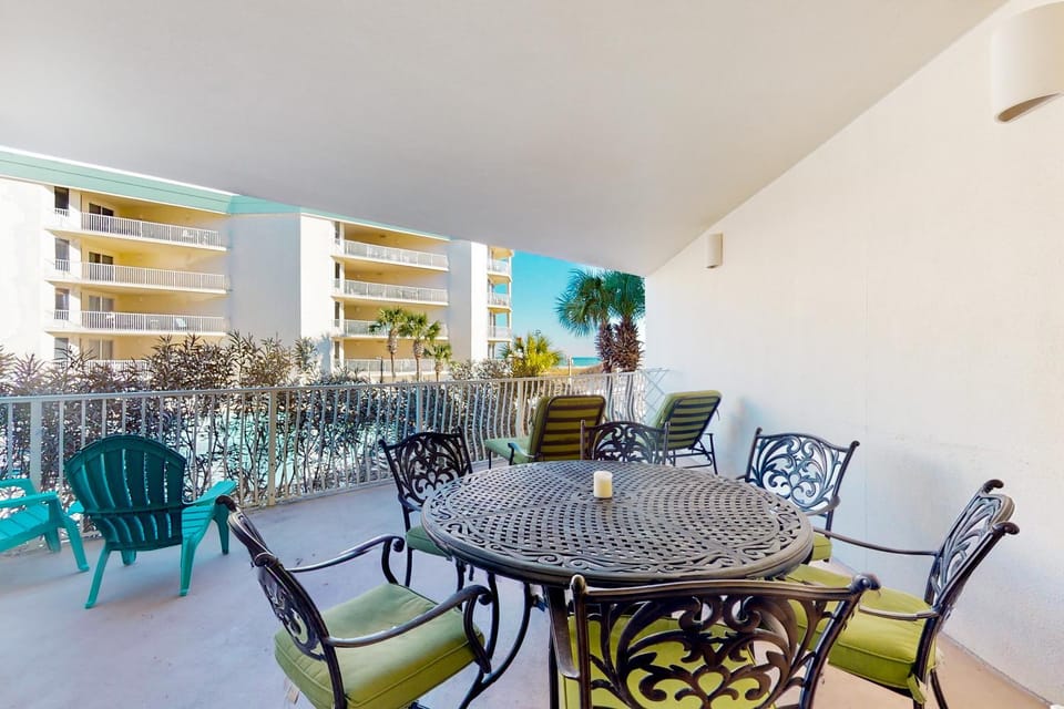 Charming two-bedroom with bunks balcony overlooking pool & pickleball House in South Walton County