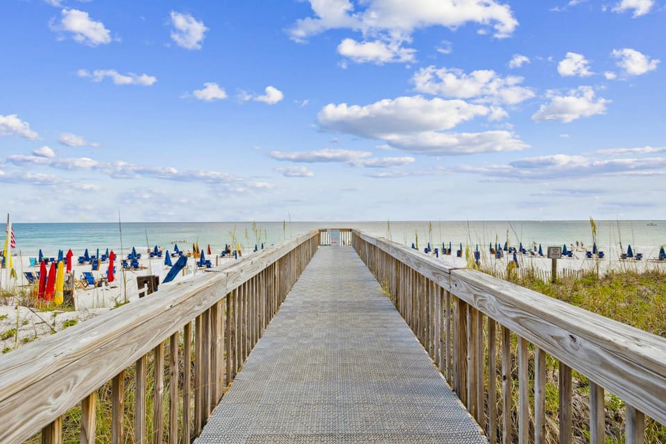 Bright ocean-view condo with community pool and direct beach walkway House in Destin