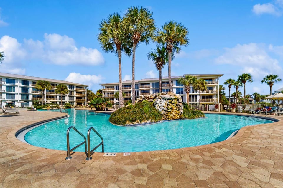 Amazing Santa Rosa Beach condo with pool hot tub & pickleball House in Rosemary Beach
