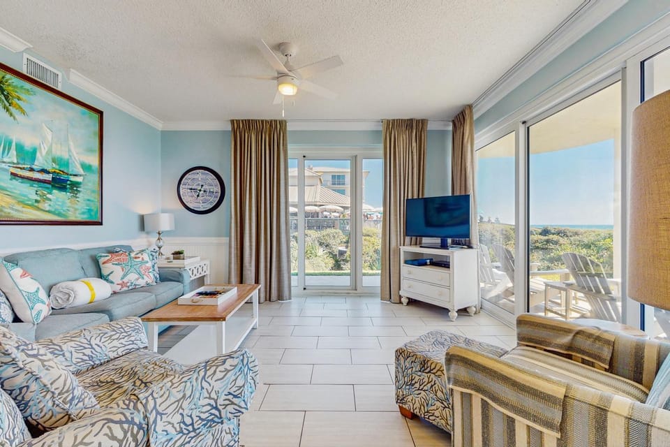 Conveniently located Gulf condo with spacious layout pool & pickleball House in Rosemary Beach