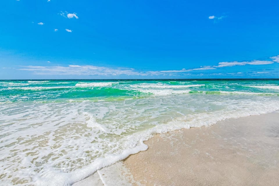Conveniently located Gulf condo with spacious layout pool & pickleball House in Rosemary Beach