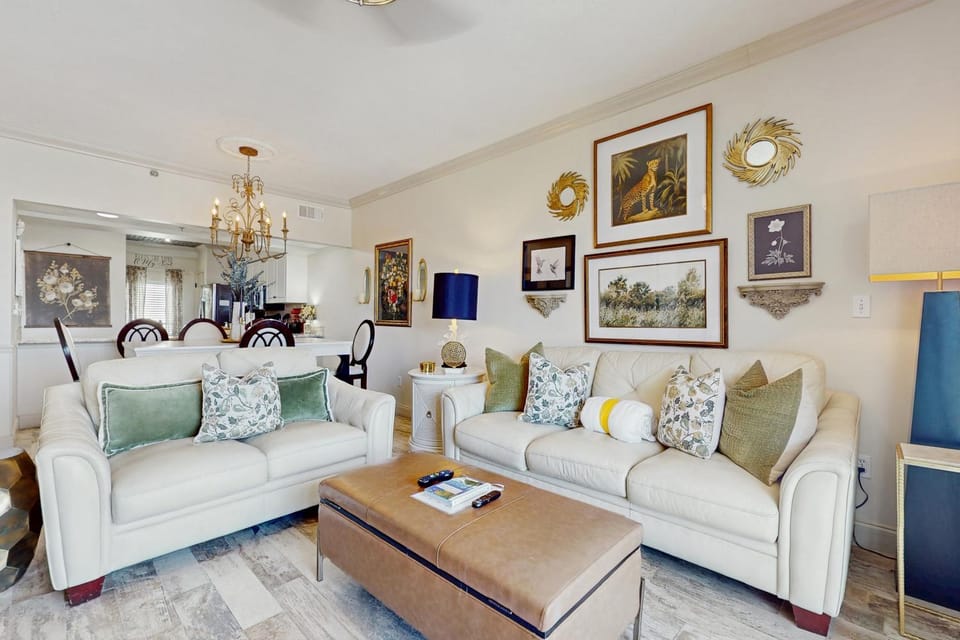Condo with pickleball - steps from the Gulf & quick walk to dining & shops House in Rosemary Beach