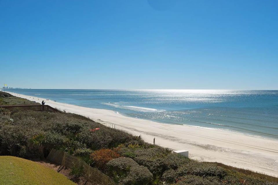 Elegant getaway with stunning view lagoon pool & pickleball - close to shops House in Rosemary Beach