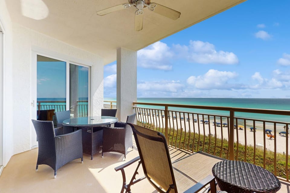 Elegant getaway with stunning view lagoon pool & pickleball - close to shops House in Rosemary Beach