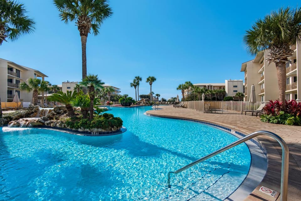 Elegant getaway with stunning view lagoon pool & pickleball - close to shops House in Rosemary Beach