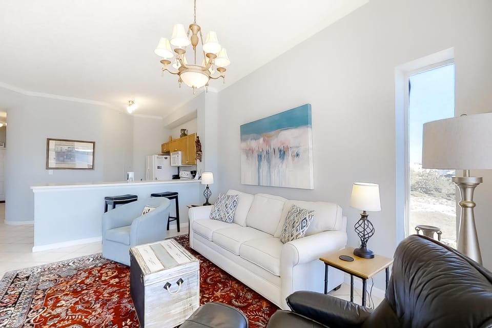Magical 3rd-floor condo with pools telescope for stargazing & pickleball House in South Walton County