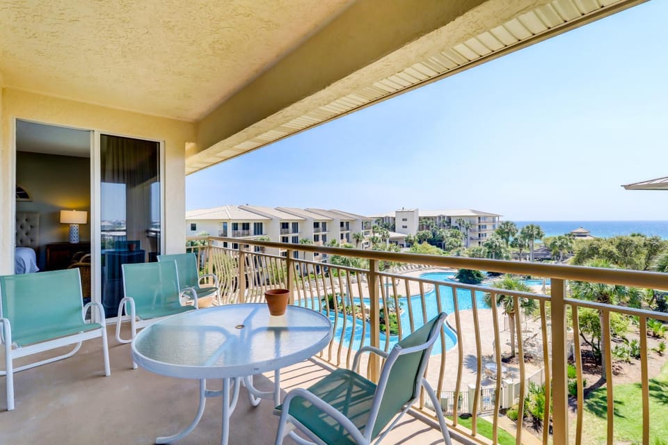 Snowbird-friendly condo with pickleball on the beach close to shops & dining House in Rosemary Beach