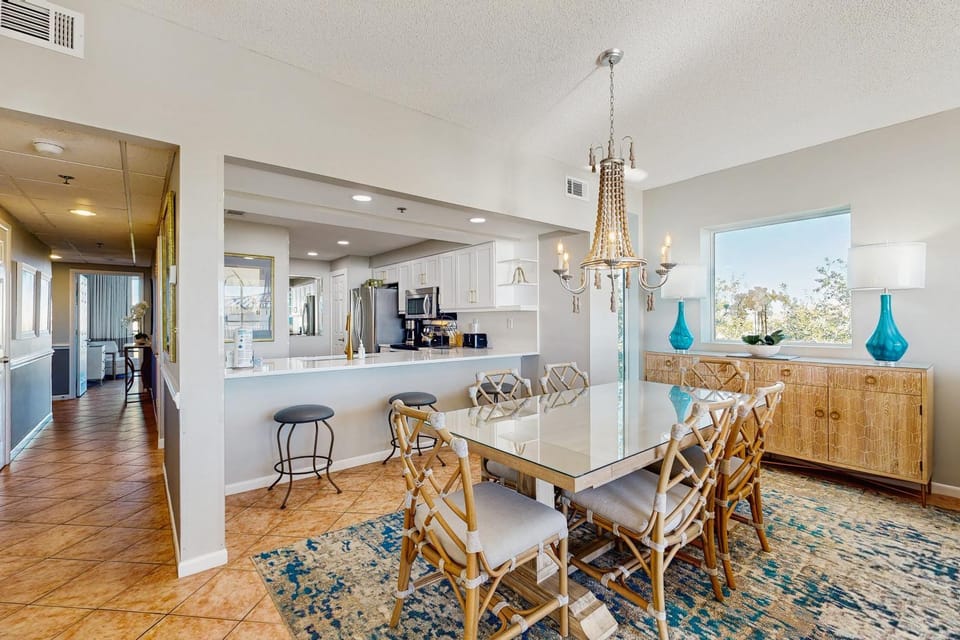 Beach dwelling with great view pool & pickleball - snowbird-friendly House in Rosemary Beach