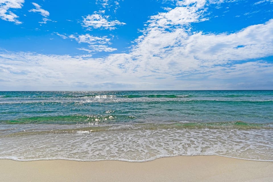Beach dwelling with great view pool & pickleball - snowbird-friendly House in Rosemary Beach