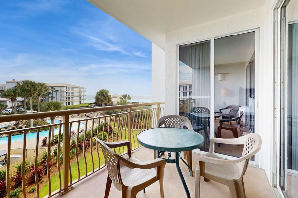 Elegant abode overlooking the pool with beach access tennis & pickleball House in Rosemary Beach