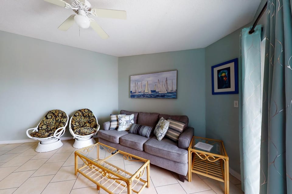 Charming Coastal Getaway with a Private Balcony - Short Drive to Dining House in Miramar Beach