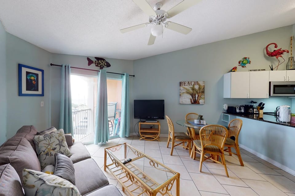 Charming Coastal Getaway with a Private Balcony - Short Drive to Dining House in Miramar Beach