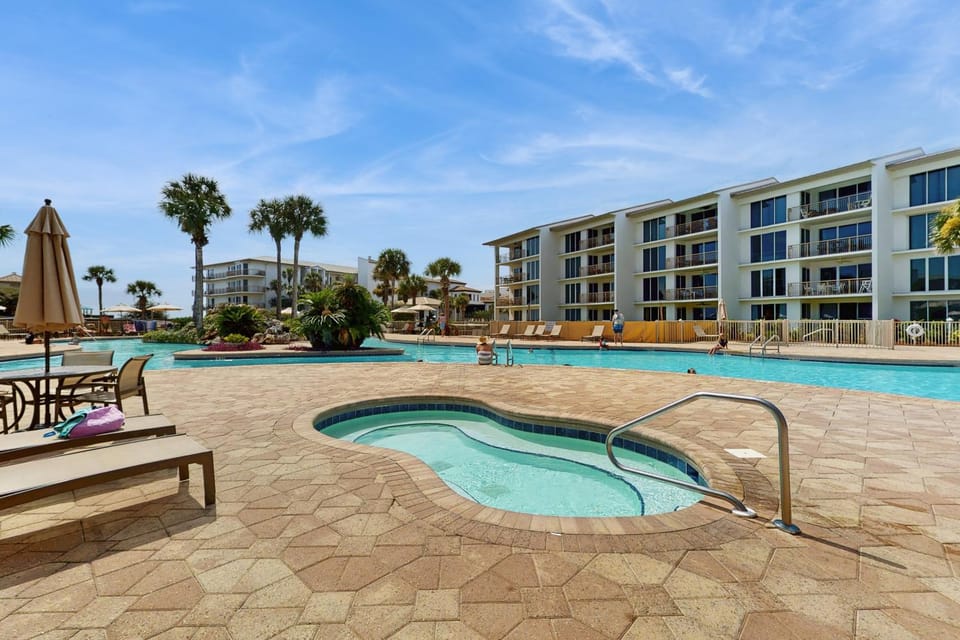 Gorgeous home with tennis pickleball pool & hot tub - steps from the beach House in Rosemary Beach