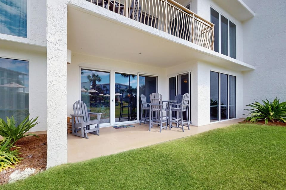 Gorgeous home with tennis pickleball pool & hot tub - steps from the beach House in Rosemary Beach
