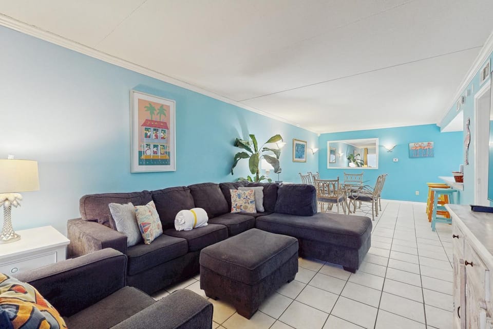 3rd-floor updated condo with Gulf-front views - short drive to shopping House in Okaloosa Island