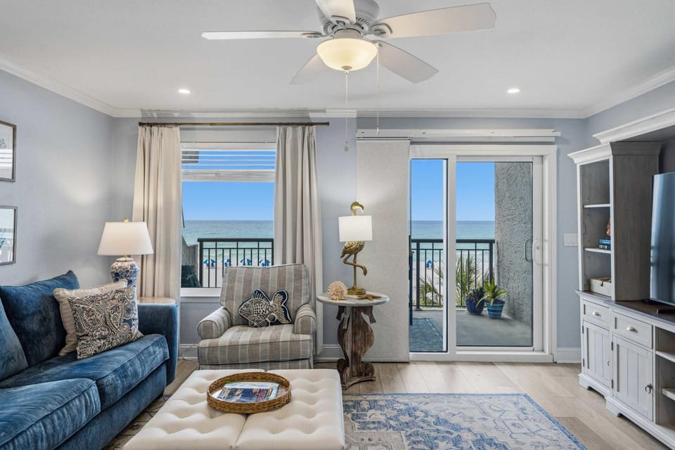 Great beachfront condo with pool & tennis - quick drive to dining Apartment in Okaloosa Island
