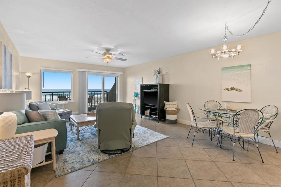 2nd-floor updated condo with Gulf-front views - short drive to shopping House in Okaloosa Island