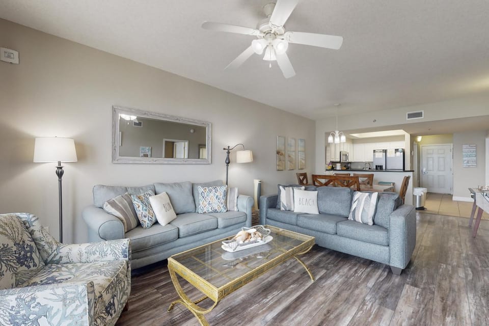 Amazing ocean-view condo across street from beach with heated pools & game room House in Miramar Beach