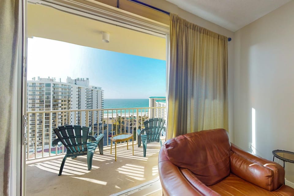 13th-floor Gulf-front condo with balcony washer&dryer pool & tennis House in Miramar Beach