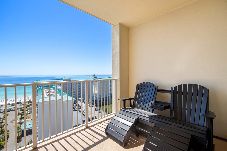 17th-floor beachfront condo with ocean & Gulf views pool gym balcony House in Miramar Beach