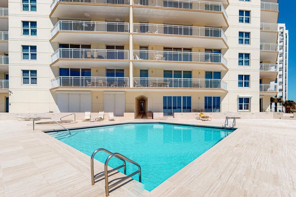 9th Floor Gulf-Front Condo with Plenty Of Resort Amenities Close To Dining House in Pensacola Beach