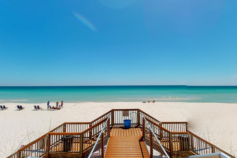 9th Floor Gulf-Front Condo with Plenty Of Resort Amenities Close To Dining House in Pensacola Beach