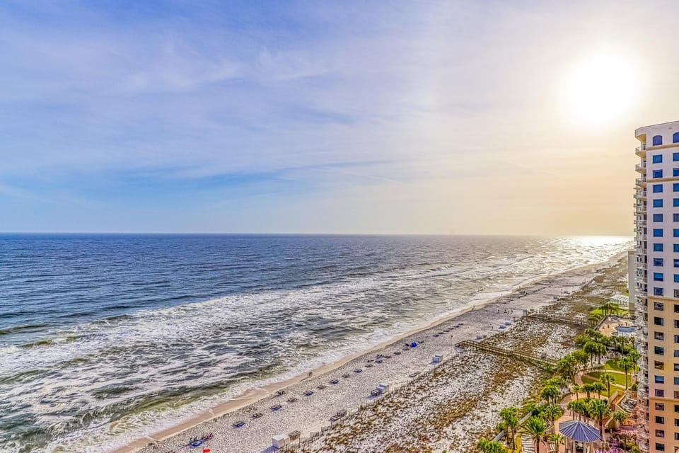 2nd Floor Cute Gulf Front Condo Many Amenities Private Beach Access House in Pensacola Beach