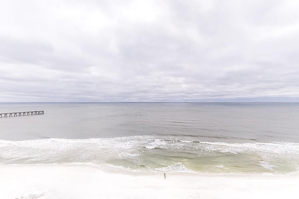 Oceanfront High-Rise Condo with 180 Degree Unobstructed Ocean View & Shared Pool House in Pensacola Beach