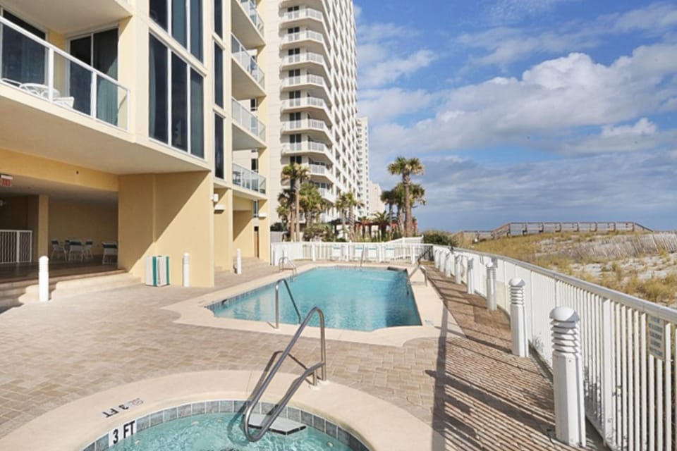Luxury Penthouse Condo with Oceanfront Views & Platinum Beach Service House in Pensacola Beach